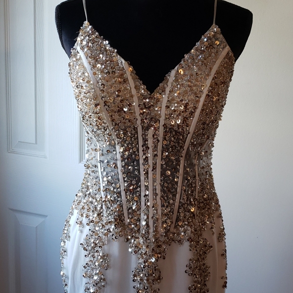 JOVANI WHITE GOLD & SILVER DRESS 👗 - Picture 3 of 8